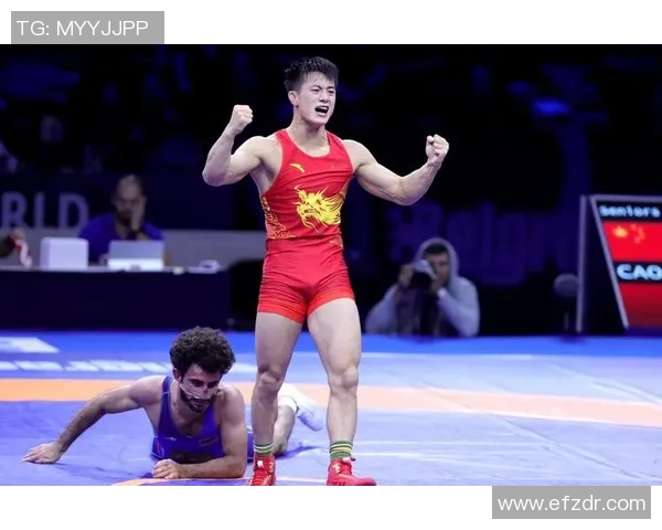 摔跤世锦赛选拔赛激烈进行中选手们全力以赴争夺入场资格